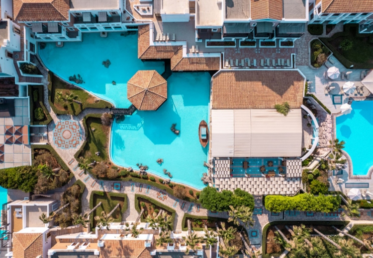 Mitsis Royal Mare Thalasso & Spa Resort מבט מלמעלה על המלון
