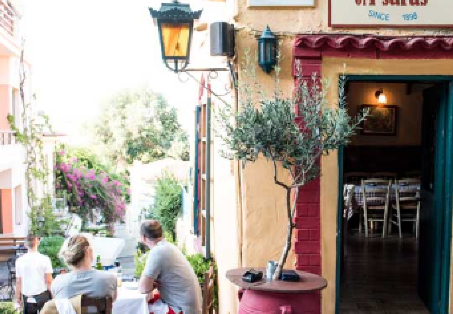 טברנת פאסארס Psarras Tavern