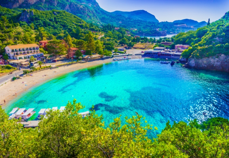 חוף פלאוקסטריצה קורפו - Paleokastritsa Beach Corfu