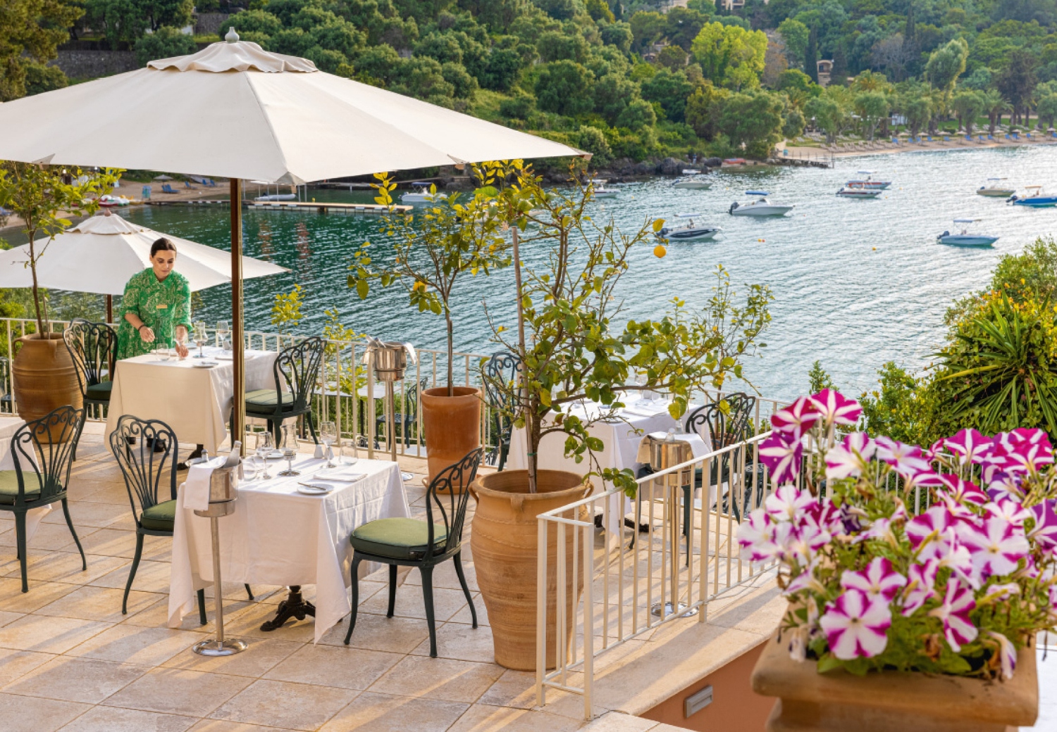 חבילת נופש במלון Grecotel Eva Palace