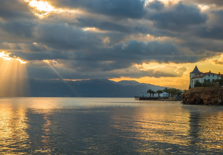 חופשה באוויה