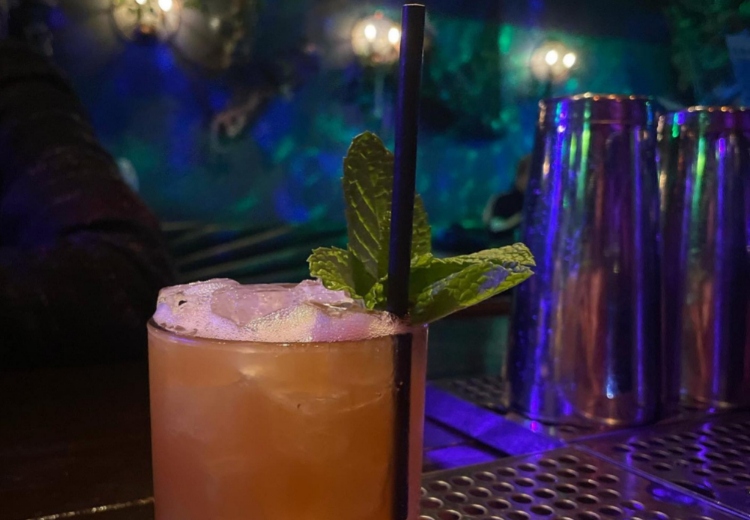 בר הפלינסטונס Flintstones Bar
