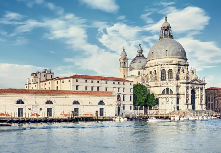 חופשה בורונה