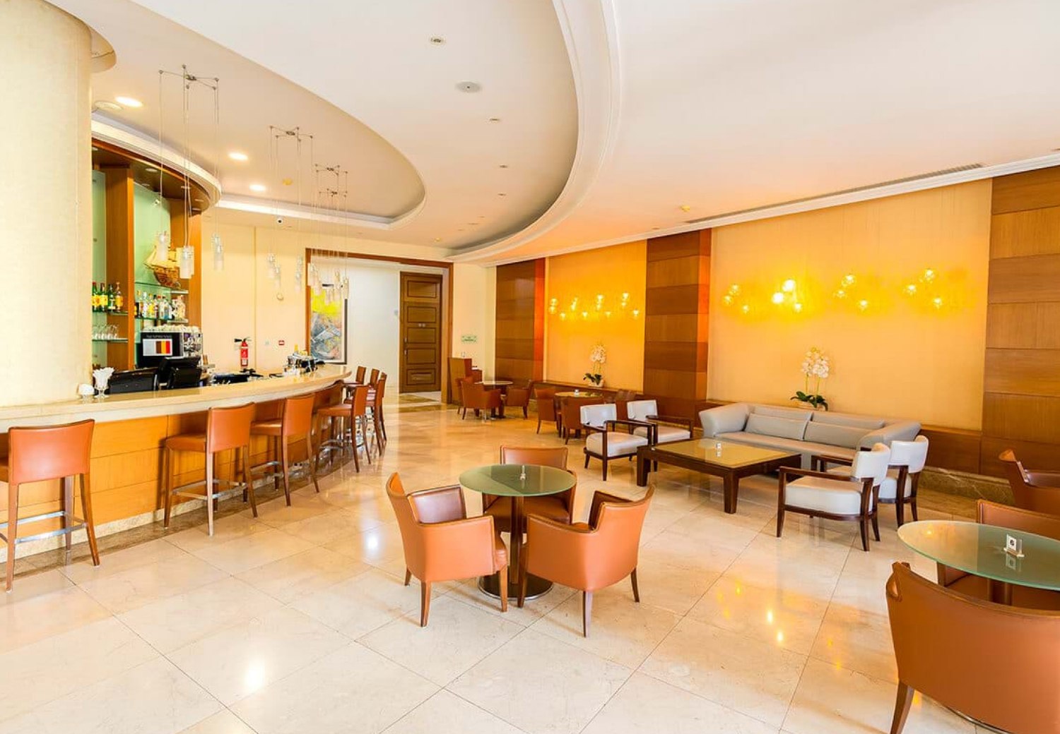 חבילות נופש לAjax Hotel