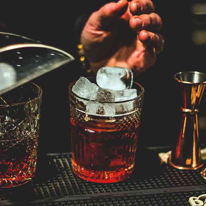  בר בריסטול Bristol Café