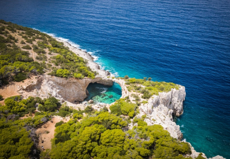 חופשה בלוטראקי