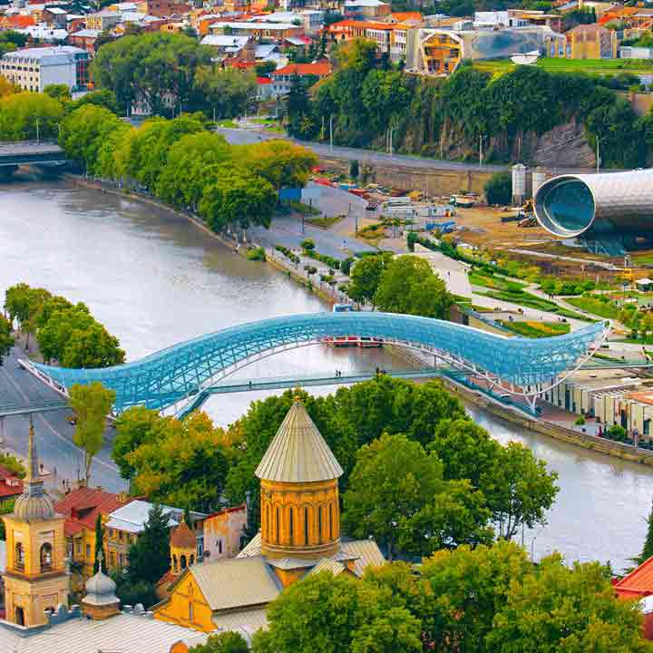 נופש בMoxy Tbilisi