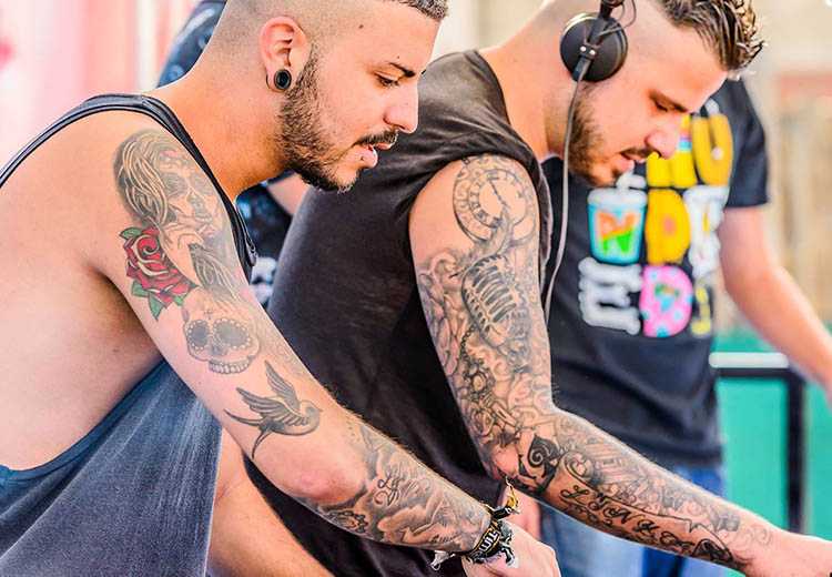 חופשת צעירים באיה נאפה